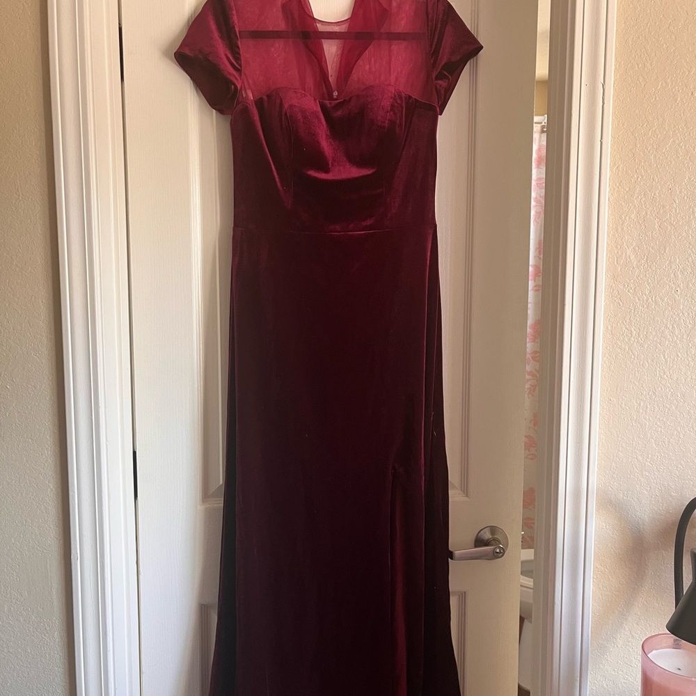 Luxurious Velvet Maxi Dress in Deep Burgundy